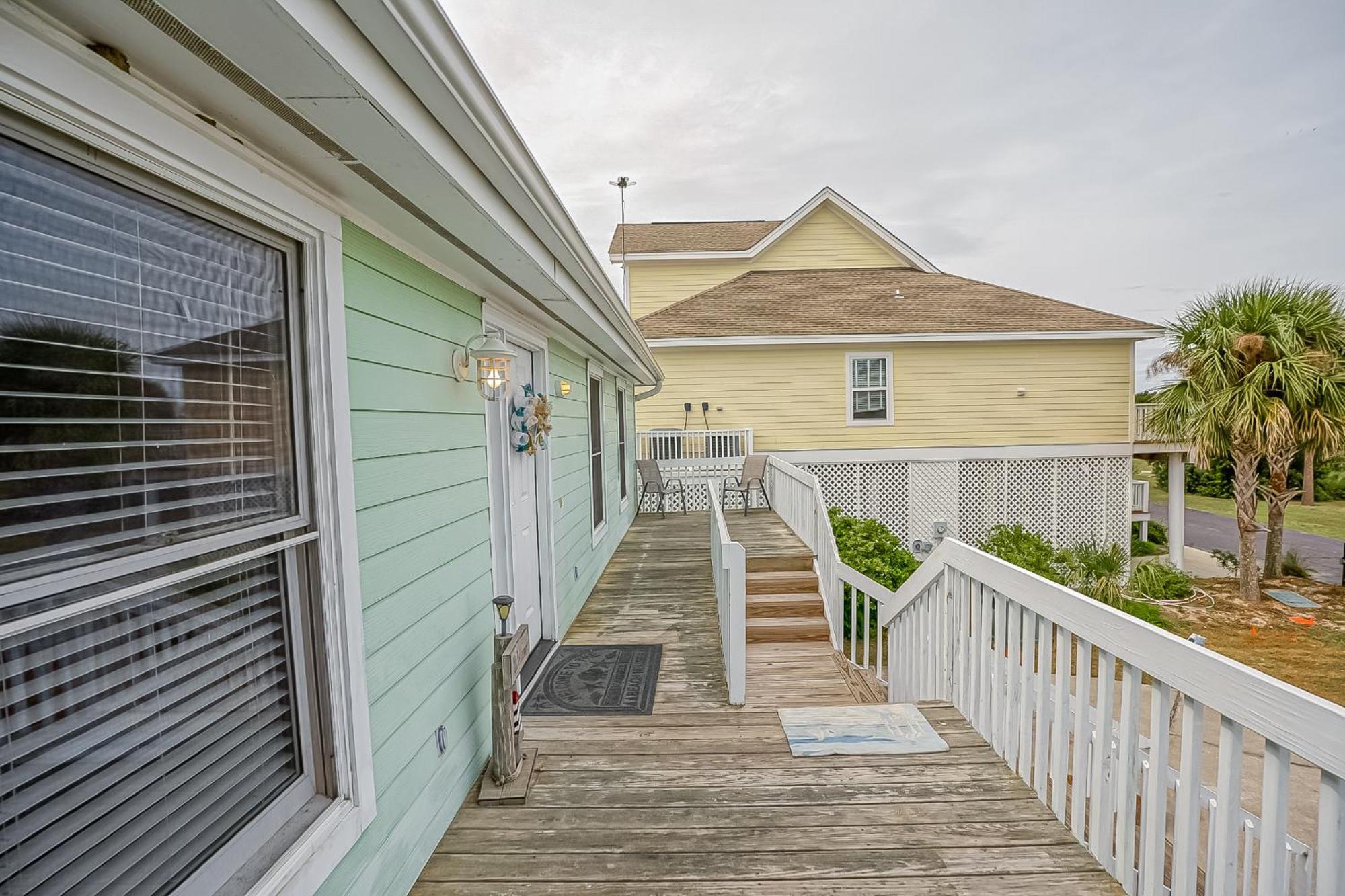 Four-Bedroom House With Great View! Pool Across The Street! Hunting Island Pass! Harbor Island Exterior photo